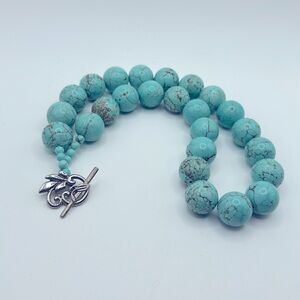 Faux turquoise rounded beaded necklace silver tone clasp tropical beach summer